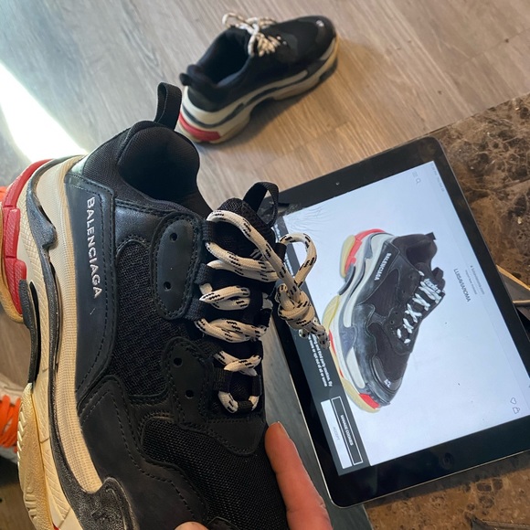 Authentic Triple s , older model (made in Italy) - Picture 7 of 7